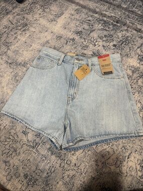 NWT Levi Light Blue Denim High-Rise Mom Women’s Shorts